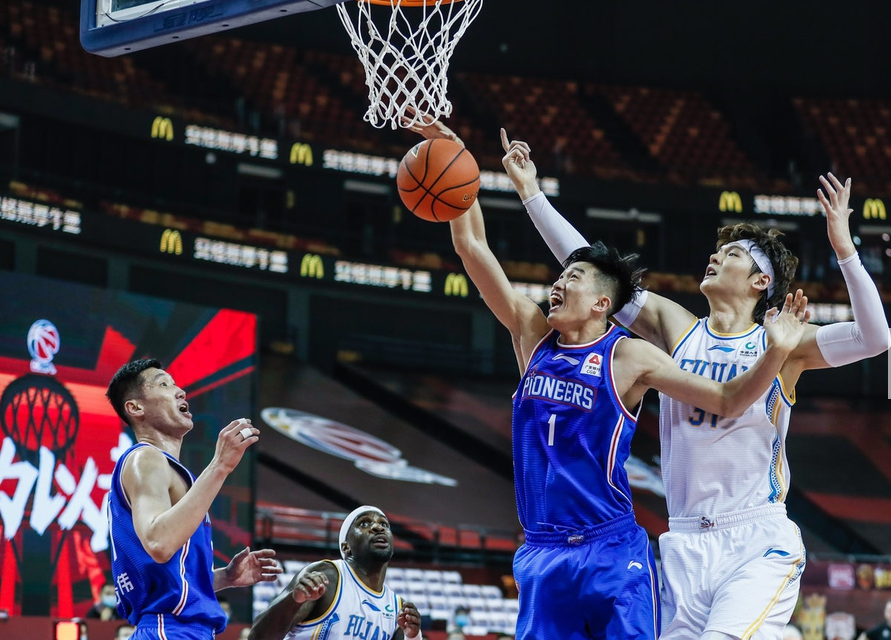 包含加时末段突围战来临；辽宁本钢围绕欧超杯迎来里程碑；气氛紧张；轮换策略成焦点的词条