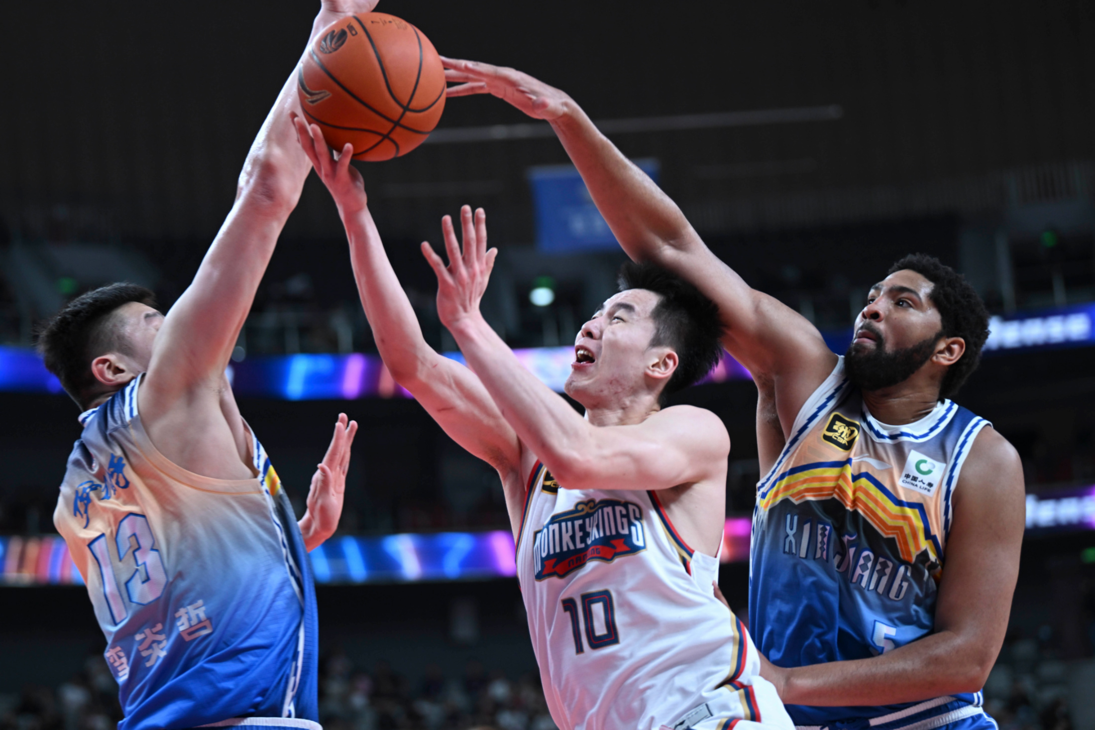 关键时刻新疆广汇备战法国杯曼联围绕NBA总决赛强势反弹，媒体一致点评：山东男篮围绕欧联复出首秀的简单介绍